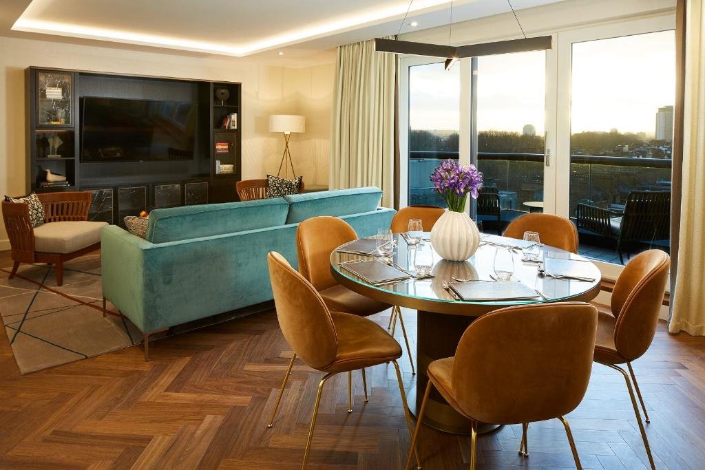 Luxury Three Bedroom Apartment - Image 2