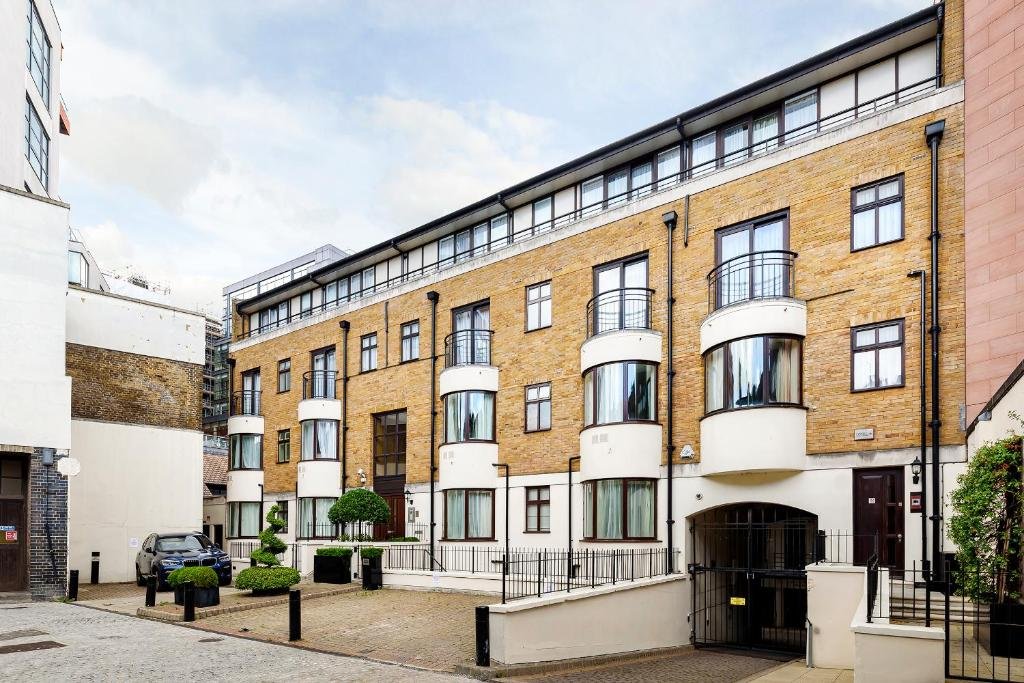 Two Bedroom Townhouse - Image 2