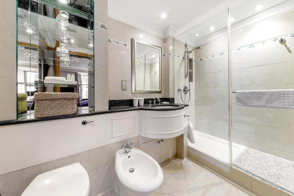 Two Bedroom Townhouse - Image 4
