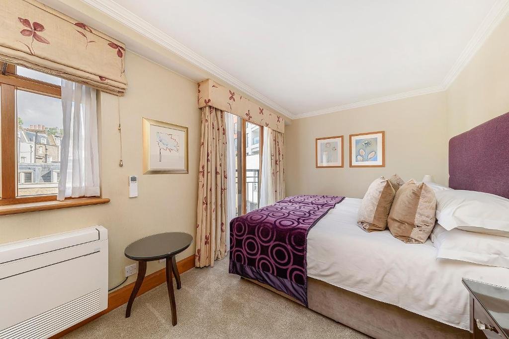 Two Bedroom Townhouse - Image 6