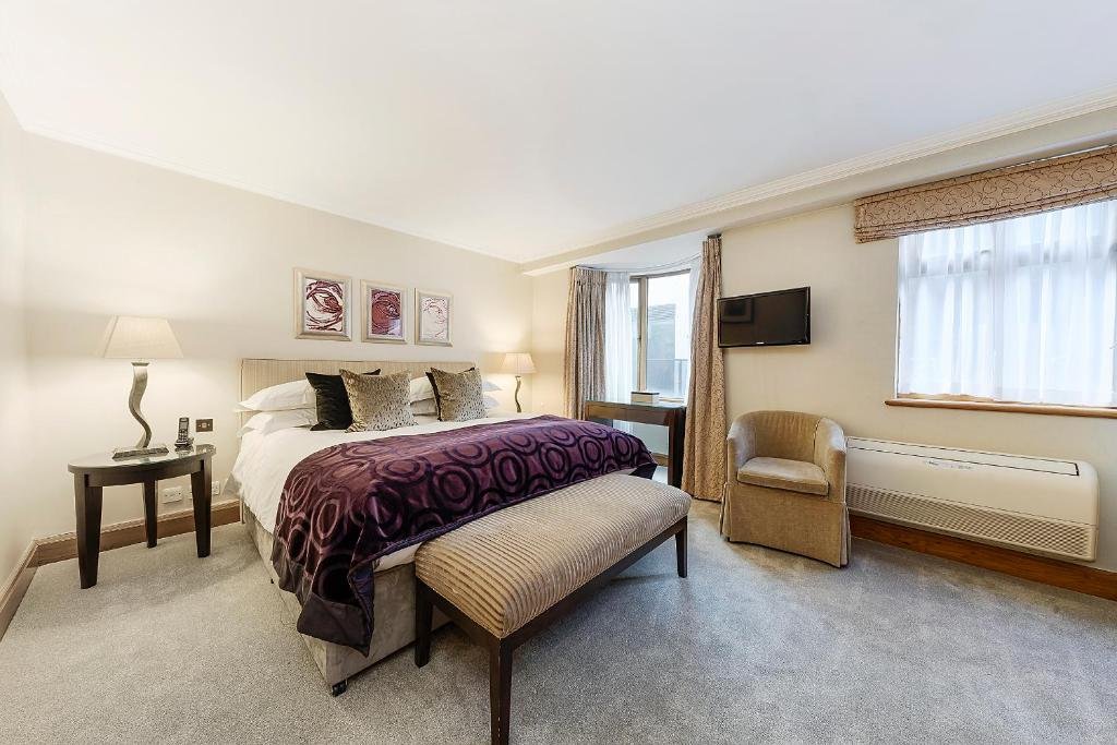 Two Bedroom Townhouse - Image 7