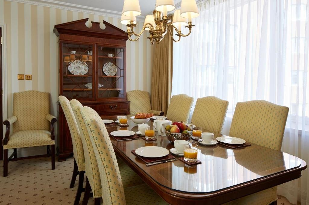 Luxury Three-Bedroom Apartment - Image 4