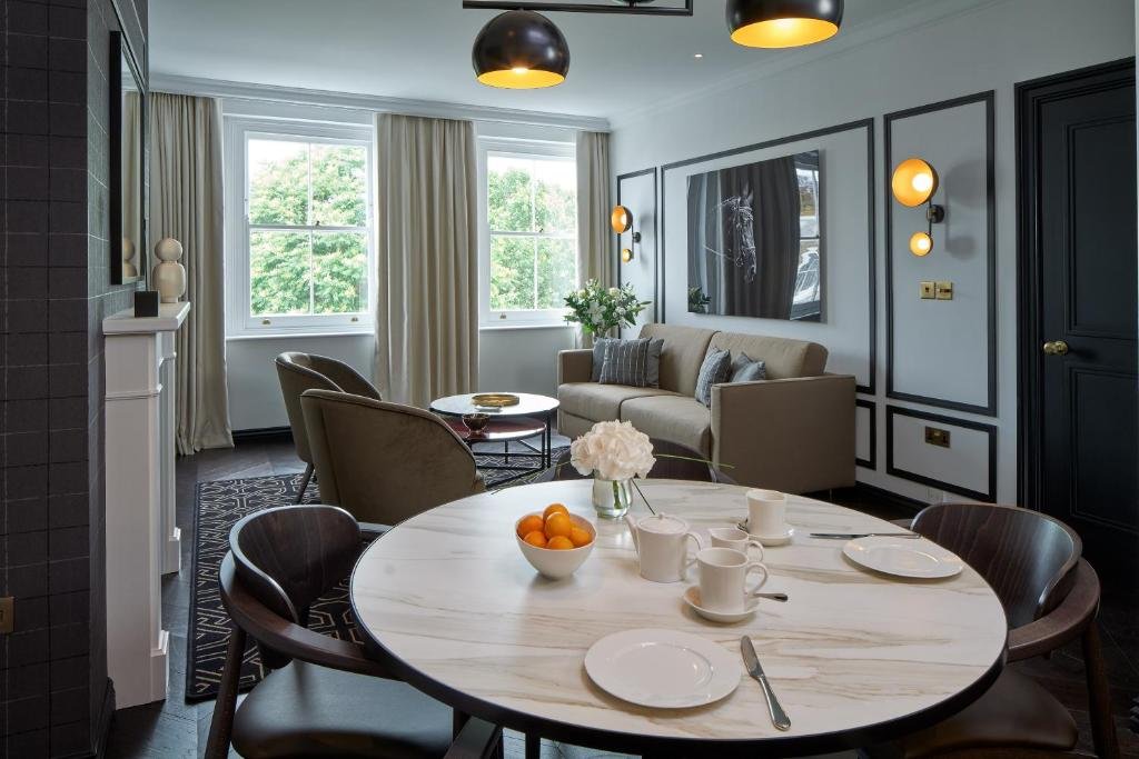 Deluxe Two Bedroom Apartment - Image 14