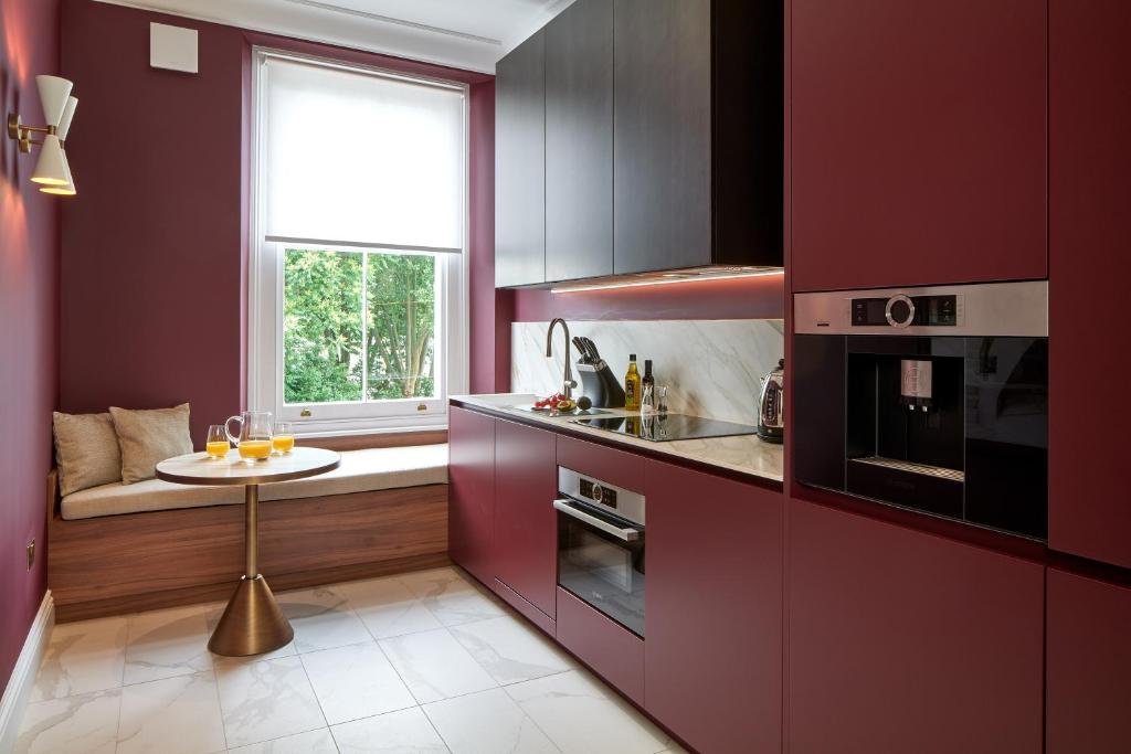 Deluxe Two Bedroom Apartment - Image 4