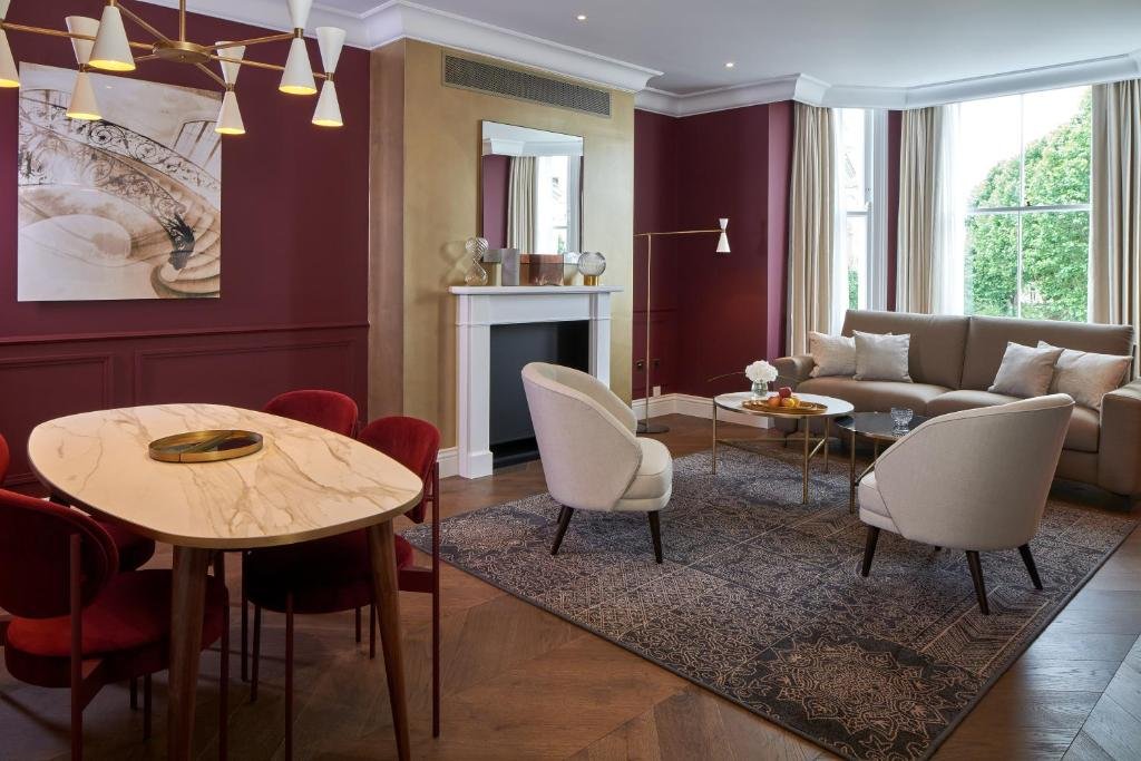 Deluxe Two Bedroom Apartment - Image 7