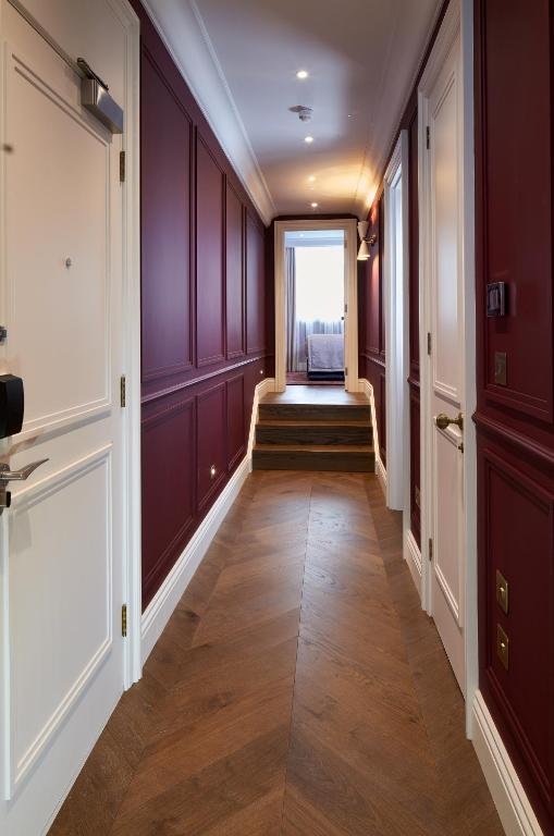 Deluxe Two Bedroom Apartment - Image 9