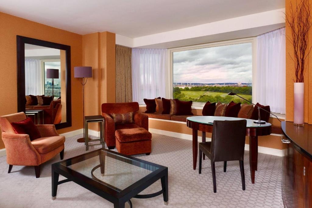 Panoramic Suite, 1 Bedroom Residential Suite, 1 King - Image 1